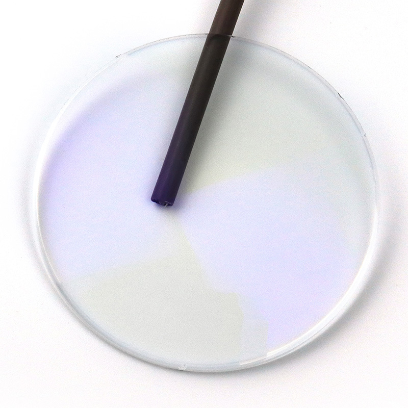 Фотохромная линза 1,56 с синим блоком HMC/SHMC