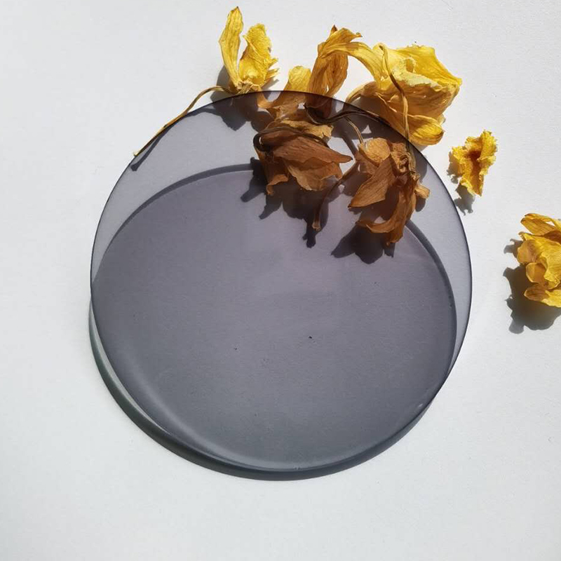 1.67 Фотохромная линза SHMC