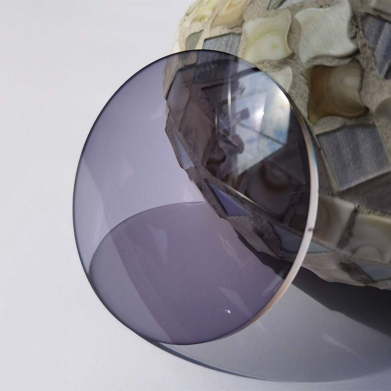 1.67 Фотохромная линза SHMC